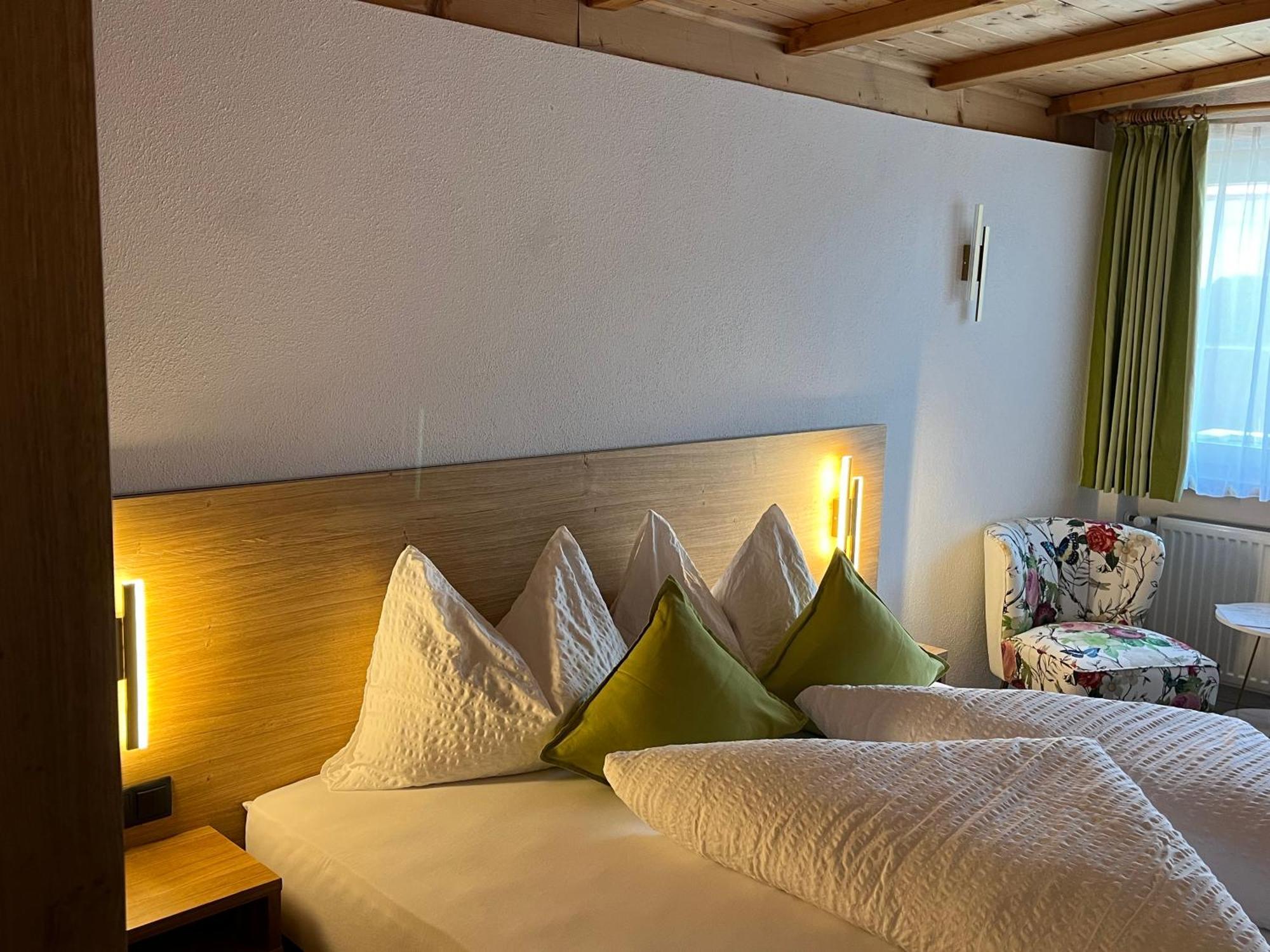 Pension Florian บัวร์กูสิโอ ภายนอก รูปภาพ